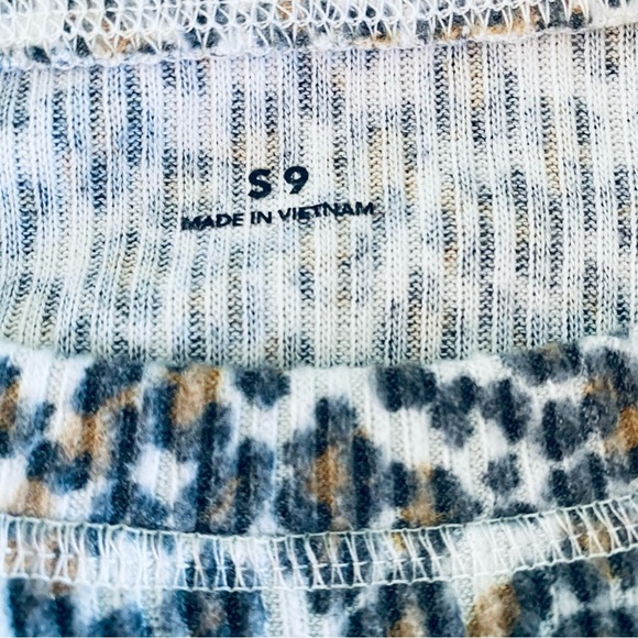 Animal Print Crop Top Shirt - Picture 4 of 5